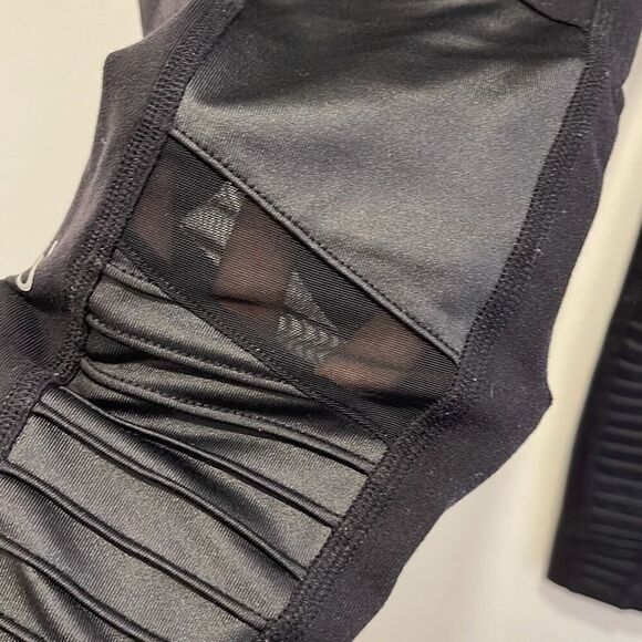 Alo Yoga Womens Flat Front High Waist Mesh Moto Panels Active Leggings Black Siz - Picture 7 of 13